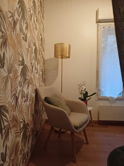 Salle d'attente au cabinet de Corinne Gestalt thérapeute